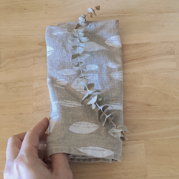 *Last Chance* Set of 2 Linen leaf print cloth napkins Sattva Boutique - Picture 1 of 13